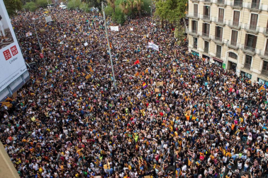 La huelga general convocada por CGT, IAC, COS e Intersindical-CSC en Cataluña ha arrancado con piquetes actuando en diversas ciudades y carreteras desde primera hora de este martes y está teniendo un seguimiento e impacto "muy elevado", según ha informado el sindicato CGT.