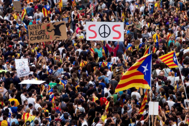La huelga general convocada por CGT, IAC, COS e Intersindical-CSC en Cataluña ha arrancado con piquetes actuando en diversas ciudades y carreteras desde primera hora de este martes y está teniendo un seguimiento e impacto "muy elevado", según ha informado el sindicato CGT.