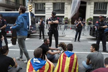 La huelga general convocada por CGT, IAC, COS e Intersindical-CSC en Cataluña ha arrancado con piquetes actuando en diversas ciudades y carreteras desde primera hora de este martes y está teniendo un seguimiento e impacto "muy elevado", según ha informado el sindicato CGT.