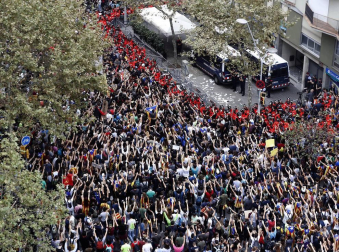 La huelga general convocada por CGT, IAC, COS e Intersindical-CSC en Cataluña ha arrancado con piquetes actuando en diversas ciudades y carreteras desde primera hora de este martes y está teniendo un seguimiento e impacto "muy elevado", según ha informado el sindicato CGT.