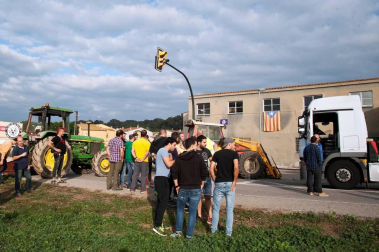 La huelga general convocada por CGT, IAC, COS e Intersindical-CSC en Cataluña ha arrancado con piquetes actuando en diversas ciudades y carreteras desde primera hora de este martes y está teniendo un seguimiento e impacto "muy elevado", según ha informado el sindicato CGT.