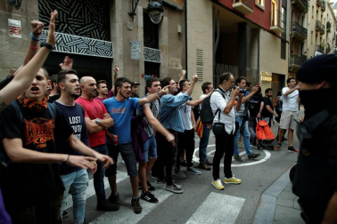 La huelga general convocada por CGT, IAC, COS e Intersindical-CSC en Cataluña ha arrancado con piquetes actuando en diversas ciudades y carreteras desde primera hora de este martes y está teniendo un seguimiento e impacto "muy elevado", según ha informado el sindicato CGT.