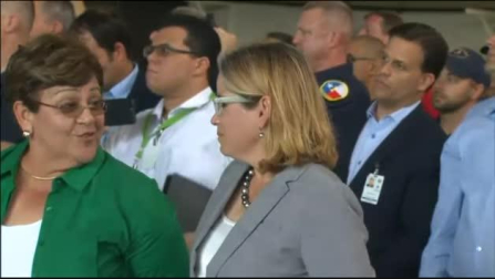 Donald Trump visita Puerto Rico rodeado de polémica