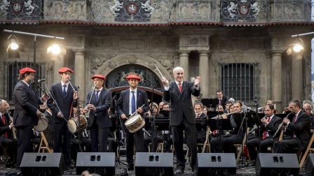 Concierto presanferminero de La Pamplonesa en la plaza Consistorial
