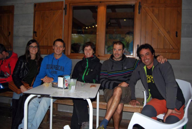 El sábado 30 de septiembre, la Federación Navarra de Deportes Aéreos echaba el cierre a la temporada de parapente con la tradicional Concentración de Belagua, que este año ha cumplido 28 ediciones. En torno a 150 personas se dieron cita en el rincón de Belagua para compartir una jornada festiva que se inició con un exquisito almuerzo y culminó en Isaba, con la cena fin de temporada en la que se repartieron los premios a los mejores en la Liga Norte y Campeonato Navarro.