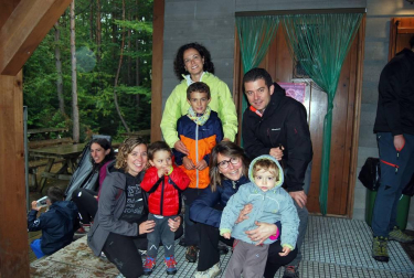 El sábado 30 de septiembre, la Federación Navarra de Deportes Aéreos echaba el cierre a la temporada de parapente con la tradicional Concentración de Belagua, que este año ha cumplido 28 ediciones. En torno a 150 personas se dieron cita en el rincón de Belagua para compartir una jornada festiva que se inició con un exquisito almuerzo y culminó en Isaba, con la cena fin de temporada en la que se repartieron los premios a los mejores en la Liga Norte y Campeonato Navarro.