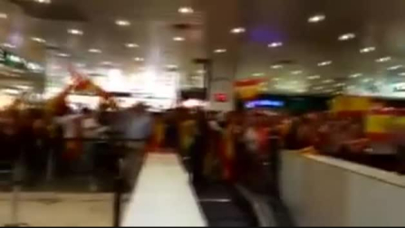 Abucheos a Pablo Iglesias en la estación de Sants de Barcelona