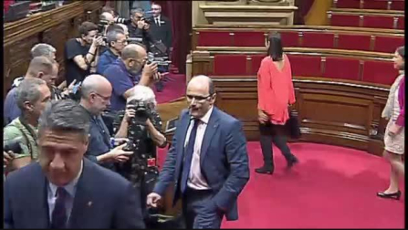 El pleno del Parlament se retrasa una hora a petición de Puigdemont