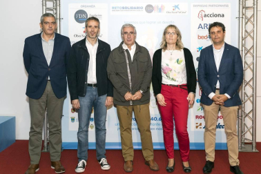 El proyecto 'Reto solidario Fundación Diario de Navarra-Obra Social “la Caixa”' puso el broche de oro el 6 de octubre para celebrar su éxito. Más de sesenta representantes de ayuntamientos, empresas y organizaciones sociales compartieron su alegría por haber superado con creces el reto planteado: sumar más de 640.647 kilómetros, uno por cada navarra y navarro. Al haberse conseguido esta cifra se activan importantes donaciones para los proyectos de 31 colectivos y organizaciones sociales.