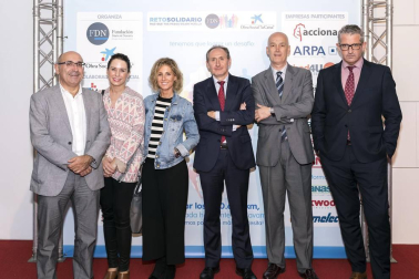 El proyecto 'Reto solidario Fundación Diario de Navarra-Obra Social “la Caixa”' puso el broche de oro el 6 de octubre para celebrar su éxito. Más de sesenta representantes de ayuntamientos, empresas y organizaciones sociales compartieron su alegría por haber superado con creces el reto planteado: sumar más de 640.647 kilómetros, uno por cada navarra y navarro. Al haberse conseguido esta cifra se activan importantes donaciones para los proyectos de 31 colectivos y organizaciones sociales.
