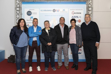 El proyecto 'Reto solidario Fundación Diario de Navarra-Obra Social “la Caixa”' puso el broche de oro el 6 de octubre para celebrar su éxito. Más de sesenta representantes de ayuntamientos, empresas y organizaciones sociales compartieron su alegría por haber superado con creces el reto planteado: sumar más de 640.647 kilómetros, uno por cada navarra y navarro. Al haberse conseguido esta cifra se activan importantes donaciones para los proyectos de 31 colectivos y organizaciones sociales.