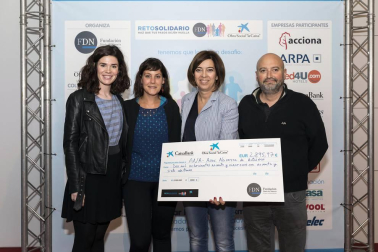 El proyecto 'Reto solidario Fundación Diario de Navarra-Obra Social “la Caixa”' puso el broche de oro el 6 de octubre para celebrar su éxito. Más de sesenta representantes de ayuntamientos, empresas y organizaciones sociales compartieron su alegría por haber superado con creces el reto planteado: sumar más de 640.647 kilómetros, uno por cada navarra y navarro. Al haberse conseguido esta cifra se activan importantes donaciones para los proyectos de 31 colectivos y organizaciones sociales.