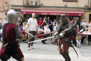 Este pasado domingo, 15 de octubre, se celebró en Marcilla la sexta edición de su Fiesta Medieval y su feria de ganado bovino exótico. Según el Ayuntamiento de la localidad, esta recibió más visitantes que nunca