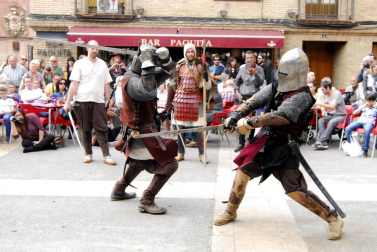 Este pasado domingo, 15 de octubre, se celebró en Marcilla la sexta edición de su Fiesta Medieval y su feria de ganado bovino exótico. Según el Ayuntamiento de la localidad, esta recibió más visitantes que nunca