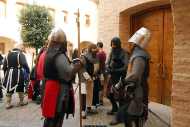 Este pasado domingo, 15 de octubre, se celebró en Marcilla la sexta edición de su Fiesta Medieval y su feria de ganado bovino exótico. Según el Ayuntamiento de la localidad, esta recibió más visitantes que nunca