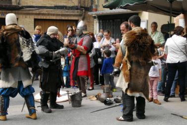 Este pasado domingo, 15 de octubre, se celebró en Marcilla la sexta edición de su Fiesta Medieval y su feria de ganado bovino exótico. Según el Ayuntamiento de la localidad, esta recibió más visitantes que nunca