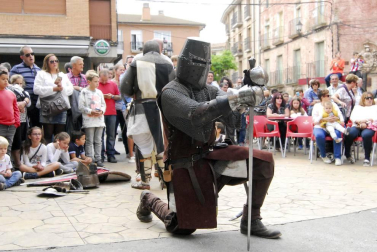 Este pasado domingo, 15 de octubre, se celebró en Marcilla la sexta edición de su Fiesta Medieval y su feria de ganado bovino exótico. Según el Ayuntamiento de la localidad, esta recibió más visitantes que nunca