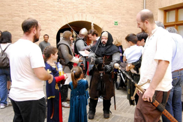 Este pasado domingo, 15 de octubre, se celebró en Marcilla la sexta edición de su Fiesta Medieval y su feria de ganado bovino exótico. Según el Ayuntamiento de la localidad, esta recibió más visitantes que nunca