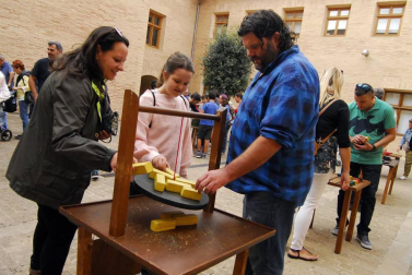Este pasado domingo, 15 de octubre, se celebró en Marcilla la sexta edición de su Fiesta Medieval y su feria de ganado bovino exótico. Según el Ayuntamiento de la localidad, esta recibió más visitantes que nunca