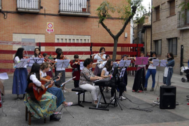 Este pasado domingo, 15 de octubre, se celebró en Marcilla la sexta edición de su Fiesta Medieval y su feria de ganado bovino exótico. Según el Ayuntamiento de la localidad, esta recibió más visitantes que nunca
