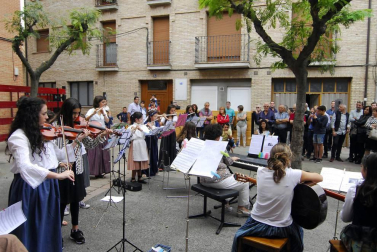 Este pasado domingo, 15 de octubre, se celebró en Marcilla la sexta edición de su Fiesta Medieval y su feria de ganado bovino exótico. Según el Ayuntamiento de la localidad, esta recibió más visitantes que nunca