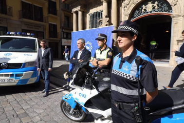 La Policía Municipal estrena imagen con un diseño que "incide en la cercanía"