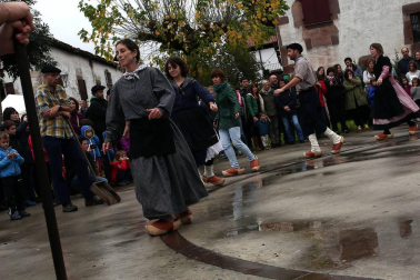 Arizkun celebra el día en honor a la sidra el 'Kirikoketa Eguna'. La palabra "Kirikoketa" proviene del instrumento que se tocaba al finalizar el prensado de manzanas para la producción de sidra.