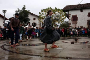 Arizkun celebra el día en honor a la sidra el 'Kirikoketa Eguna'. La palabra "Kirikoketa" proviene del instrumento que se tocaba al finalizar el prensado de manzanas para la producción de sidra.