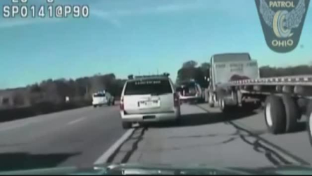Roba el coche a su madre y huye de la policía a 160 km/h con tan solo 10 años