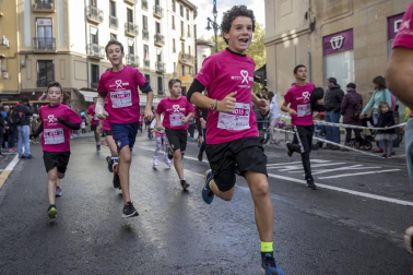 Imágenes de la Carrera contra el cáncer de mama, celebrada este domingo en Pamplona.