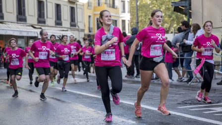 Imágenes de la Carrera contra el cáncer de mama, celebrada este domingo en Pamplona.