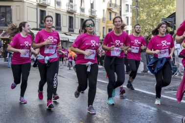 Imágenes de la Carrera contra el cáncer de mama, celebrada este domingo en Pamplona.