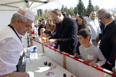 El estellés Félix Aramendía ganó este pasado domingo el XII Concurso Navarro de Txistorra.