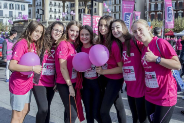 Imágenes de la Carrera contra el cáncer de mama, celebrada este domingo en Pamplona.