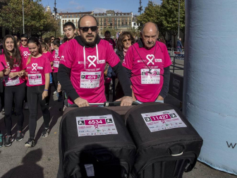 Imágenes de la Carrera contra el cáncer de mama, celebrada este domingo en Pamplona.