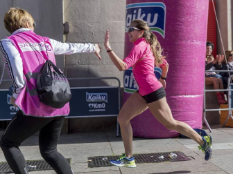 Imágenes de la Carrera contra el cáncer de mama, celebrada este domingo en Pamplona.