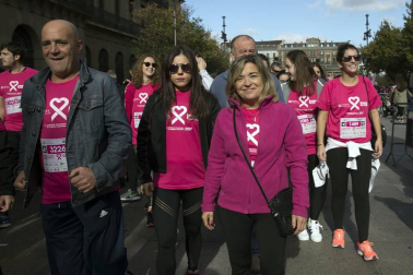 Imágenes de la Carrera contra el cáncer de mama, celebrada este domingo en Pamplona.