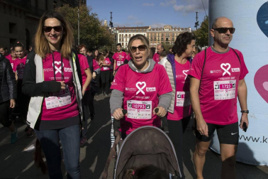 Imágenes de la Carrera contra el cáncer de mama, celebrada este domingo en Pamplona.