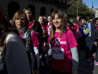 Imágenes de la Carrera contra el cáncer de mama, celebrada este domingo en Pamplona.