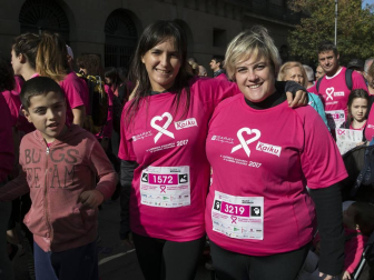 Imágenes de la Carrera contra el cáncer de mama, celebrada este domingo en Pamplona.