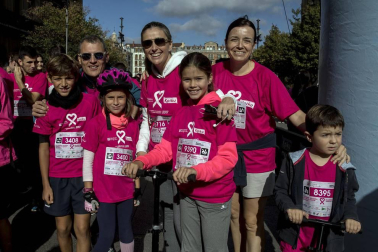 Imágenes de la Carrera contra el cáncer de mama, celebrada este domingo en Pamplona.