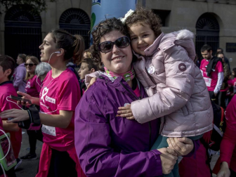 Imágenes de la Carrera contra el cáncer de mama, celebrada este domingo en Pamplona.