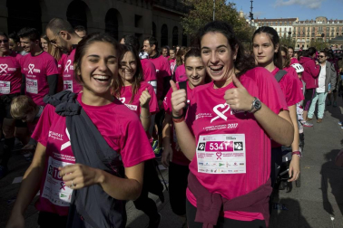 Imágenes de la Carrera contra el cáncer de mama, celebrada este domingo en Pamplona.