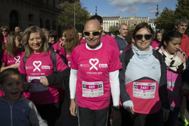 Imágenes de la Carrera contra el cáncer de mama, celebrada este domingo en Pamplona.
