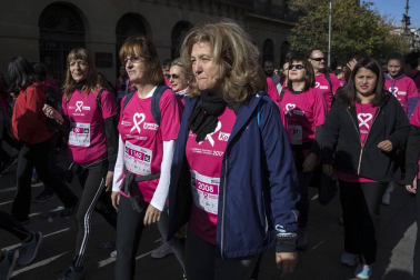 Imágenes de la Carrera contra el cáncer de mama, celebrada este domingo en Pamplona.