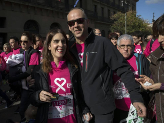 Imágenes de la Carrera contra el cáncer de mama, celebrada este domingo en Pamplona.