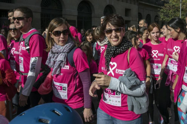Imágenes de la Carrera contra el cáncer de mama, celebrada este domingo en Pamplona.