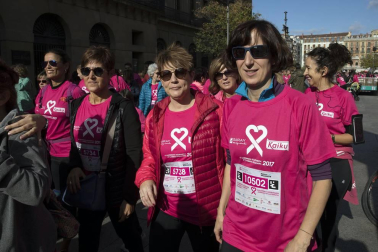 Imágenes de la Carrera contra el cáncer de mama, celebrada este domingo en Pamplona.