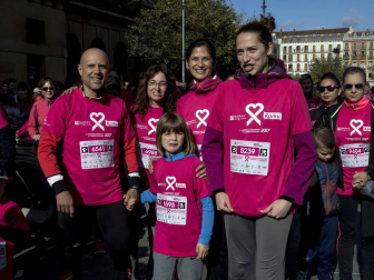 Imágenes de la Carrera contra el cáncer de mama, celebrada este domingo en Pamplona.
