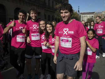 Imágenes de la Carrera contra el cáncer de mama, celebrada este domingo en Pamplona.